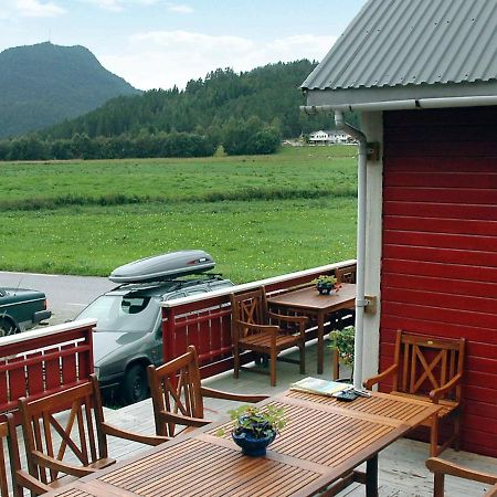 Three-Bedroom Holiday home in Isfjorden Torvik Kamer foto